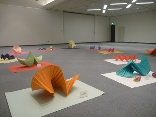 折り紙ワークショップ「らせんを折ろう」 作品展覧会のお知らせ